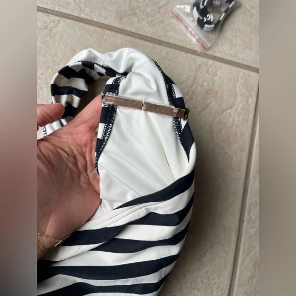 Michael Kors one shoulder black & white stripes swimsuit size 8 - Picture 7 of 8